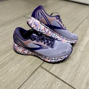Women’s lilac ghost running shoes size 7.5